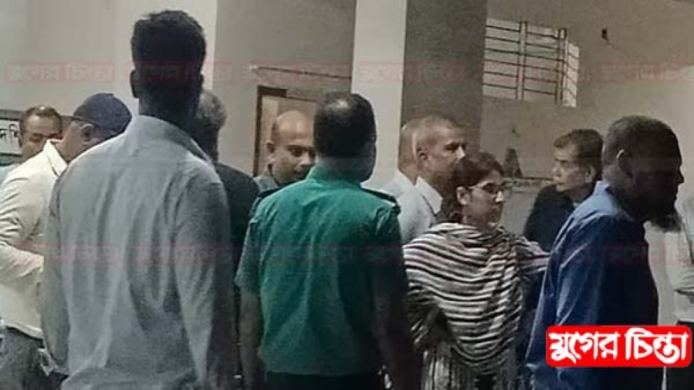 ৯ ঘণ্টা আটকে থাকার পর পুলিশ পাহারায় মাইলস্টোন থেকে বেরোলেন দুই উপদেষ্টা