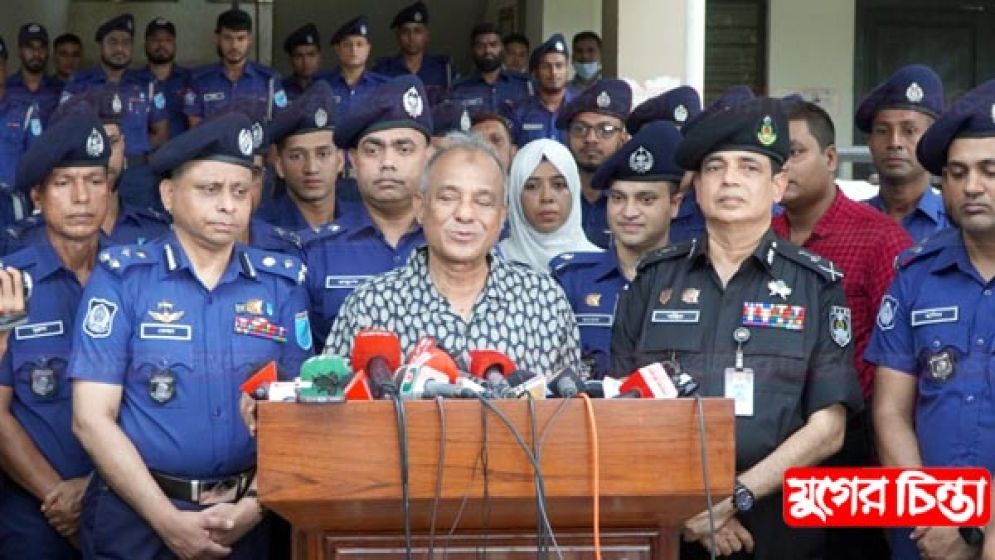 নির্বাচনের আগেই লুট হওয়া সব অবৈধ অস্ত্র উদ্ধার করা হবে : স্বরাষ্ট্র উপদেষ্টা