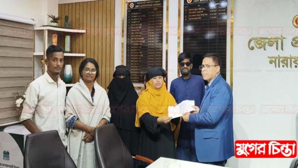 জেলা প্রশাসককে স্মারকলিপি দিলেন গণঅভ্যুত্থানের শহীদ ও আহতের পরিবার