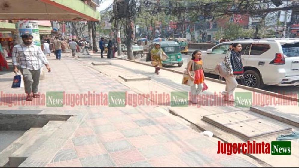 ফাঁকা ফুটপাতের ভিন্ন শহর