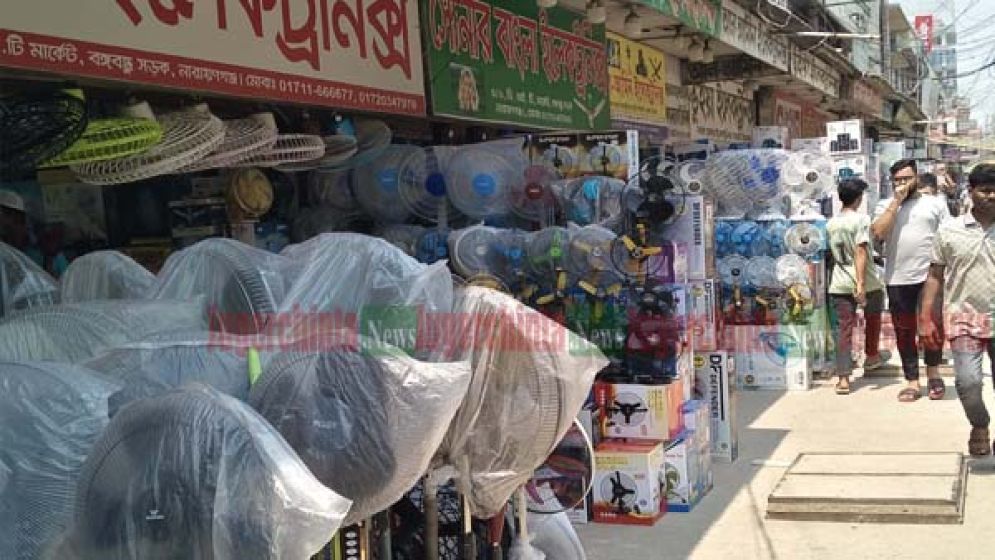 ডিআইটি ফুটপাত ইলেকট্রনিক্স ব্যবসায়ীদের দখলে