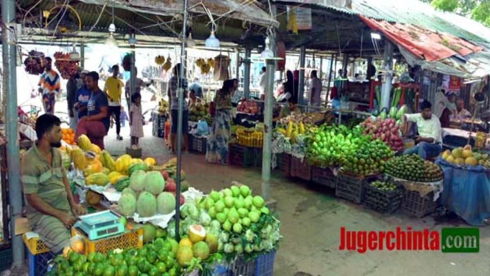 বন্দর ঘাটে যাত্রী ছাউনি হকারদের দখলে থাকায় ভোগান্তিতে যাত্রীরা